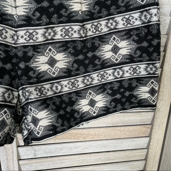 Sam Edelman Women’s 8 Metallic Abstract Dress Shorts. - Picture 5 of 10